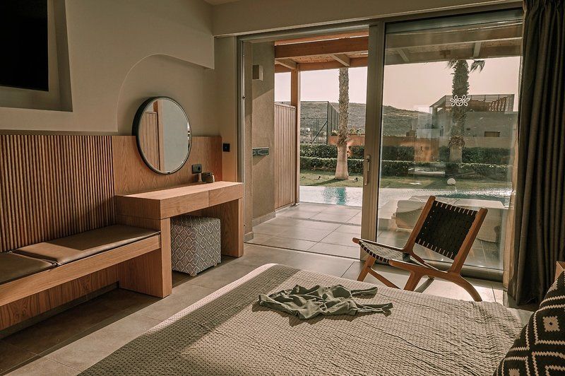 Unique Blue! Resort & Villas Swim Up.jpg